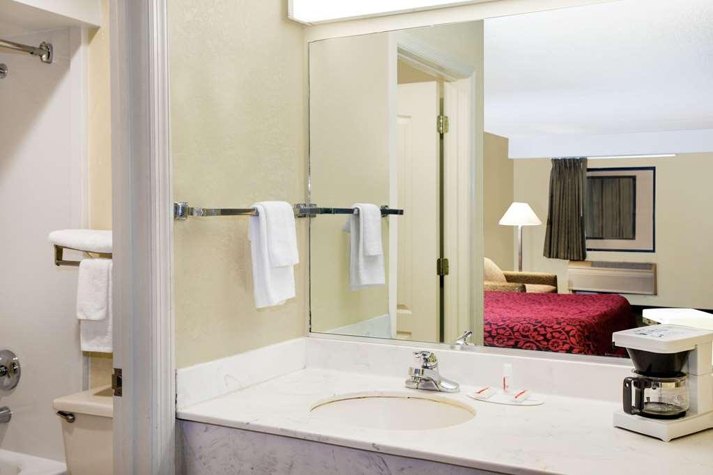 Days Inn & Suites By Wyndham Columbia Airport West Columbia Quarto foto